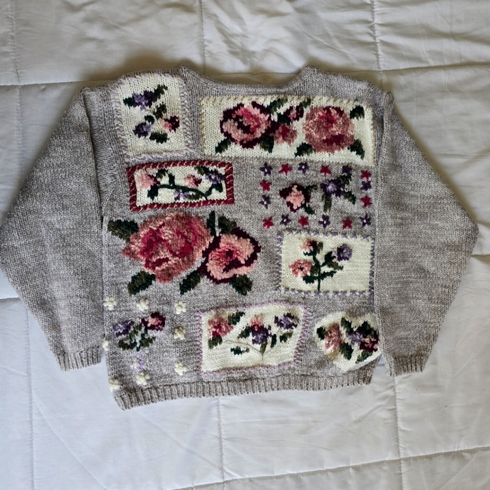 Chrysantheme Women's Hand Knit Floral Pullover Sweater size Medium